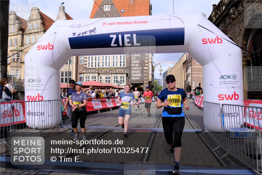 13.09.2026 - 21. swb-Marathon Bremen Tim E. http://msf.ph/oto/10325477 13.09.2026 11:00:54 Ziel 10263, 10272, 10275, 10306, 10369, 11126, 11162, 11180, 11343, 11475, 11556, 11687, 11708, 11769, 11797, 11838, 11959, 12018, 12430 meine-sportfotos.de