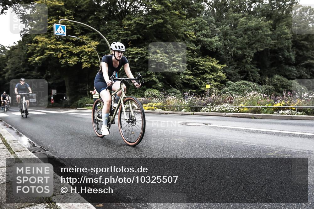 13.09.2026 - Stadtparktriathlon H.Heesch http://msf.ph/oto/10325507 13.09.2026 11:34:55 Radfahren 626, 697, 819, 891, 897 meine-sportfotos.de