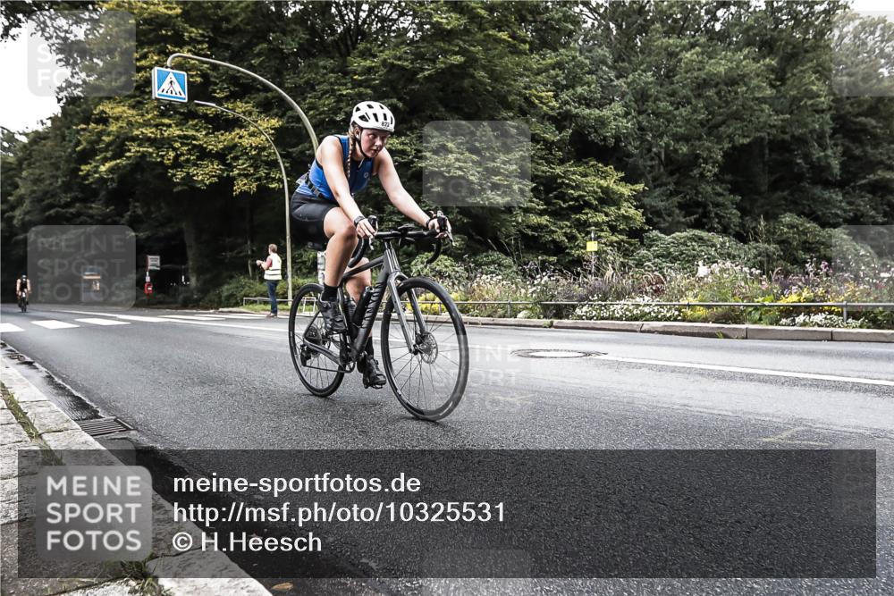 13.09.2026 - Stadtparktriathlon H.Heesch http://msf.ph/oto/10325531 13.09.2026 11:35:05 Radfahren 726, 822, 927 meine-sportfotos.de
