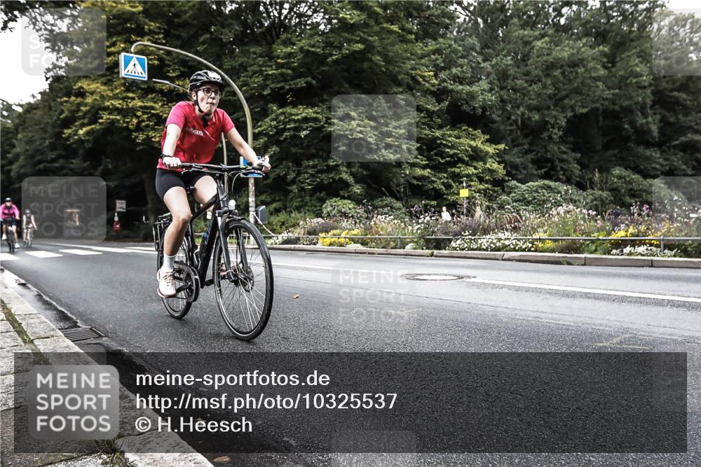 13.09.2026 - Stadtparktriathlon H.Heesch http://msf.ph/oto/10325537 13.09.2026 11:35:09 Radfahren 759, 927 meine-sportfotos.de
