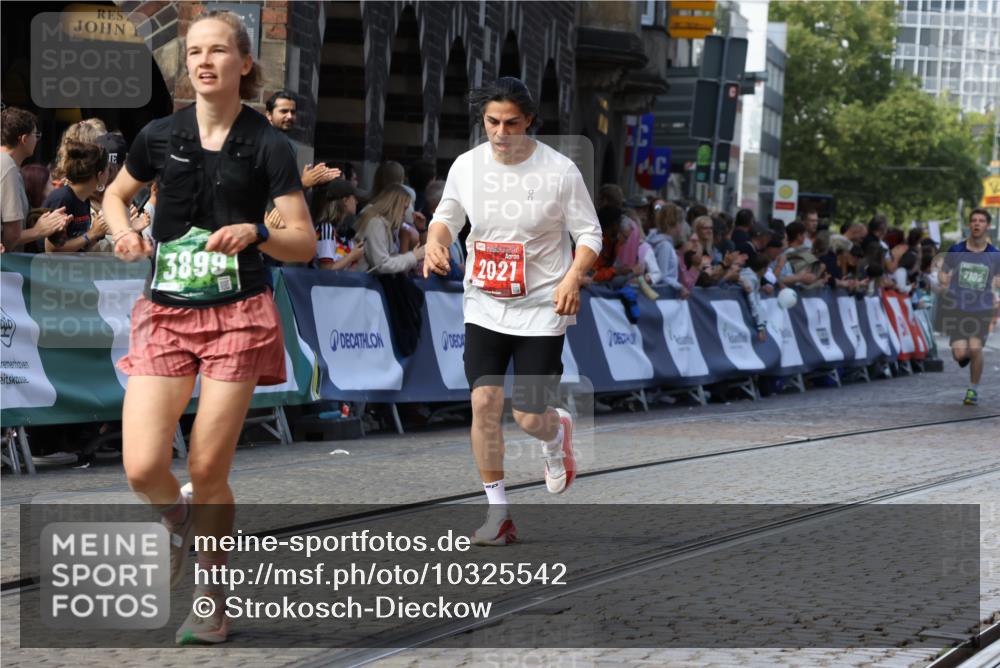 13.09.2026 - 21. swb-Marathon Bremen Strokosch-Dieckow http://msf.ph/oto/10325542 13.09.2026 13:11:23 Ziel 335, 697, 2021, 2759, 3440, 3448, 3484, 3647, 4429, 4475, 4571, 5079, 6471, 6657, 8183, 9410, 9622, 9762, 382, 7109, 8982 meine-sportfotos.de