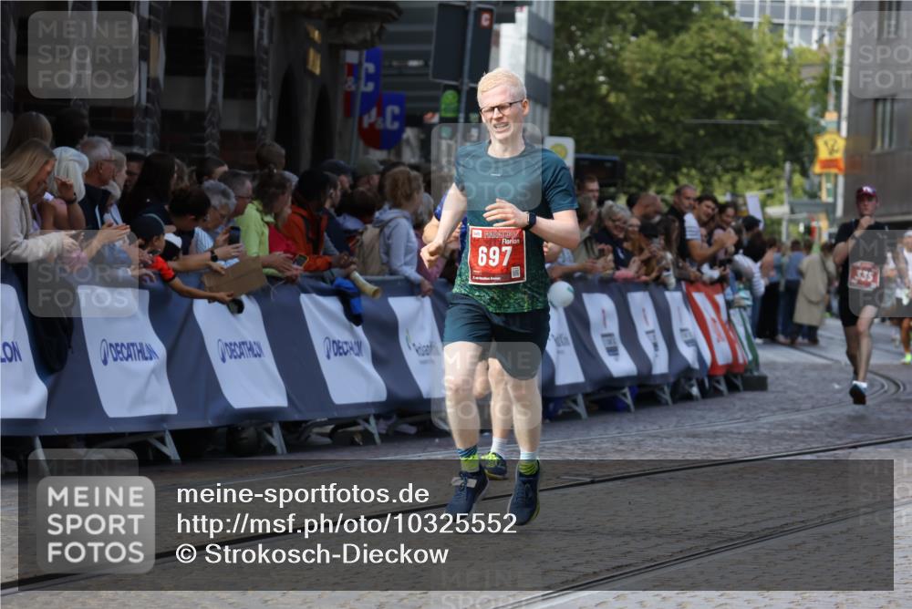 13.09.2026 - 21. swb-Marathon Bremen Strokosch-Dieckow http://msf.ph/oto/10325552 13.09.2026 13:11:25 Ziel 335, 697, 1349, 2021, 2087, 2759, 3440, 3448, 3484, 3647, 4429, 4475, 4571, 5079, 6471, 6657, 8183, 8474, 9410, 9618, 9622, 9762, 382, 7109, 8982 meine-sportfotos.de