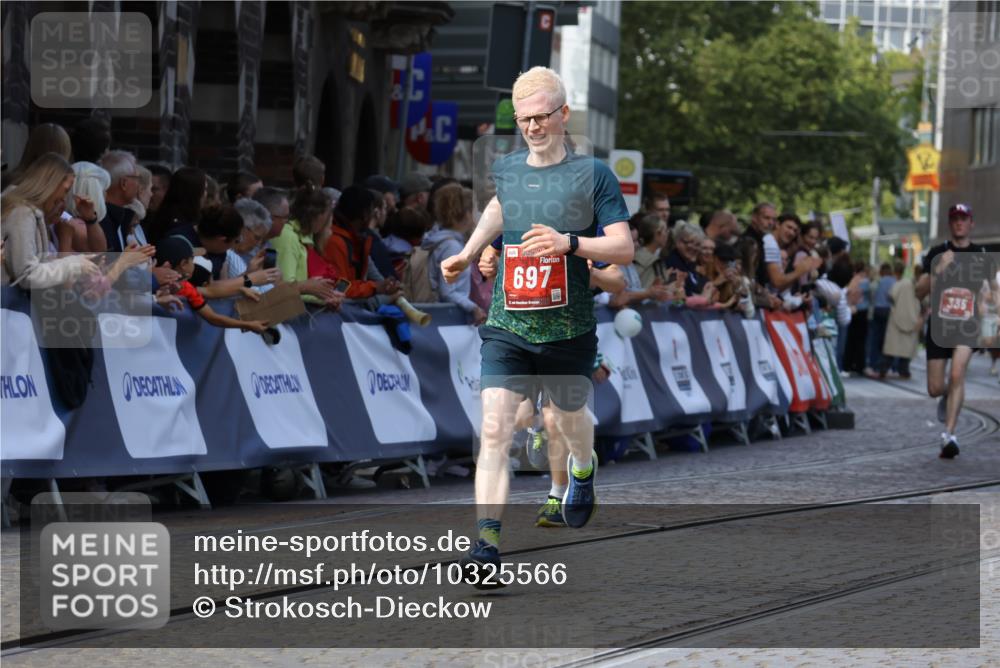 13.09.2026 - 21. swb-Marathon Bremen Strokosch-Dieckow http://msf.ph/oto/10325566 13.09.2026 13:11:25 Ziel 335, 697, 1349, 2021, 2087, 2759, 3440, 3448, 3484, 3647, 4429, 4475, 4571, 5079, 6471, 6657, 8183, 8474, 9410, 9618, 9622, 9762, 382, 7109, 8982 meine-sportfotos.de