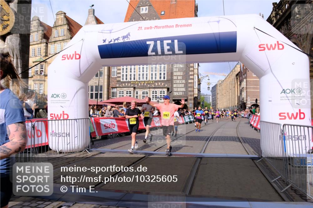 13.09.2026 - 21. swb-Marathon Bremen Tim E. http://msf.ph/oto/10325605 13.09.2026 11:00:55 Ziel 10263, 10272, 10275, 10306, 10369, 11126, 11162, 11180, 11343, 11475, 11556, 11687, 11708, 11769, 11797, 11838, 11959, 12018, 12397, 12430 meine-sportfotos.de