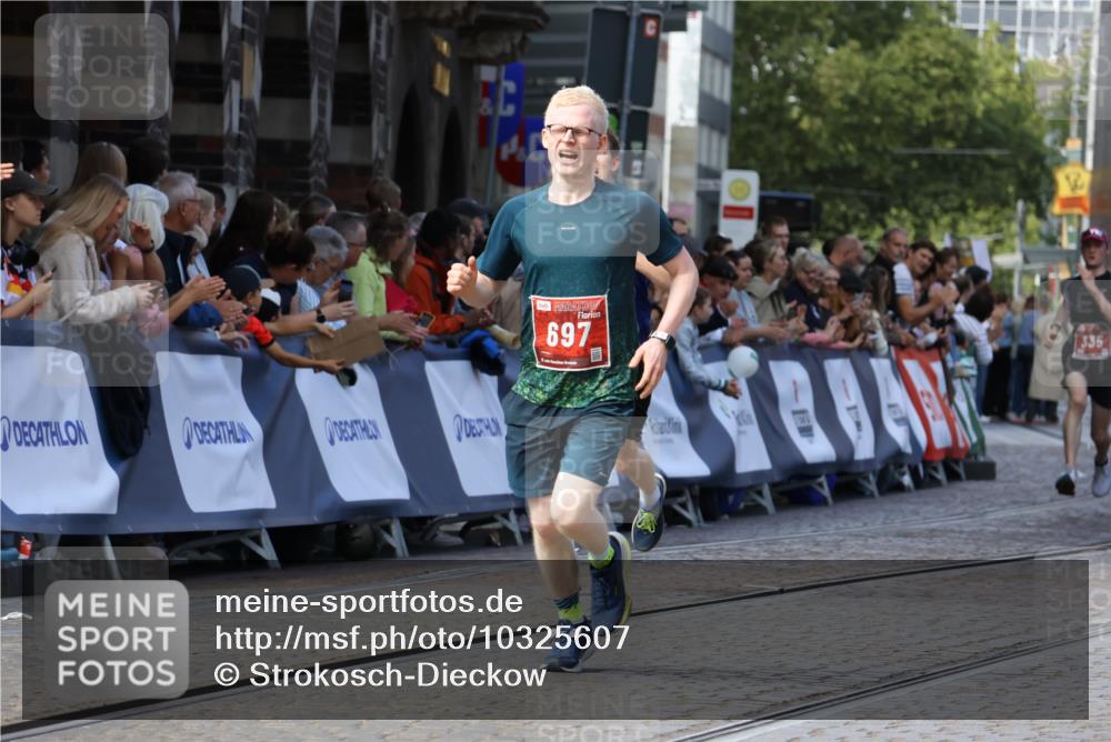 13.09.2026 - 21. swb-Marathon Bremen Strokosch-Dieckow http://msf.ph/oto/10325607 13.09.2026 13:11:26 Ziel 335, 697, 1349, 2021, 2087, 2759, 3440, 3448, 3484, 3647, 4429, 4475, 4571, 5079, 6471, 6657, 8183, 8474, 9410, 9618, 9622, 9762, 382, 6059, 7109, 8982 meine-sportfotos.de