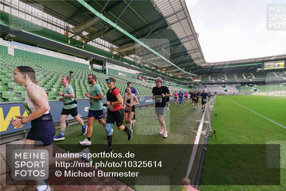 13.09.2026 - 21. swb-Marathon Bremen Michael Burmester http://msf.ph/oto/10325614 13.09.2026 13:29:14 Laufen im Stadion 111, 171, 220, 422, 476, 478, 685, 729, 754, 767, 829, 888, 925, 986, 1079, 1217, 1220, 1242, 1270, 1298, 1325, 1384, 1496, 1615, 1633, 1634, 1741, 1777, 1886, 1958, 1984, 2238, 2263, 2326, 2365, 2436, 2449, 2472, 2502, 2546, 2574, 2593, 2738, 2740, 2743, 2830, 2862, 2868, 2924, 2991, 3020, 3053, 3061, 3129, 3154, 3238, 3274, 3286, 3321, 3361, 3563, 3589, 3594, 3595, 3605, 3678, 3694, 3755, 3758, 3798, 3826, 3853, 3898, 3929, 3953, 3965, 3971, 3987, 4011, 4056, 4108, 4238 meine-sportfotos.de