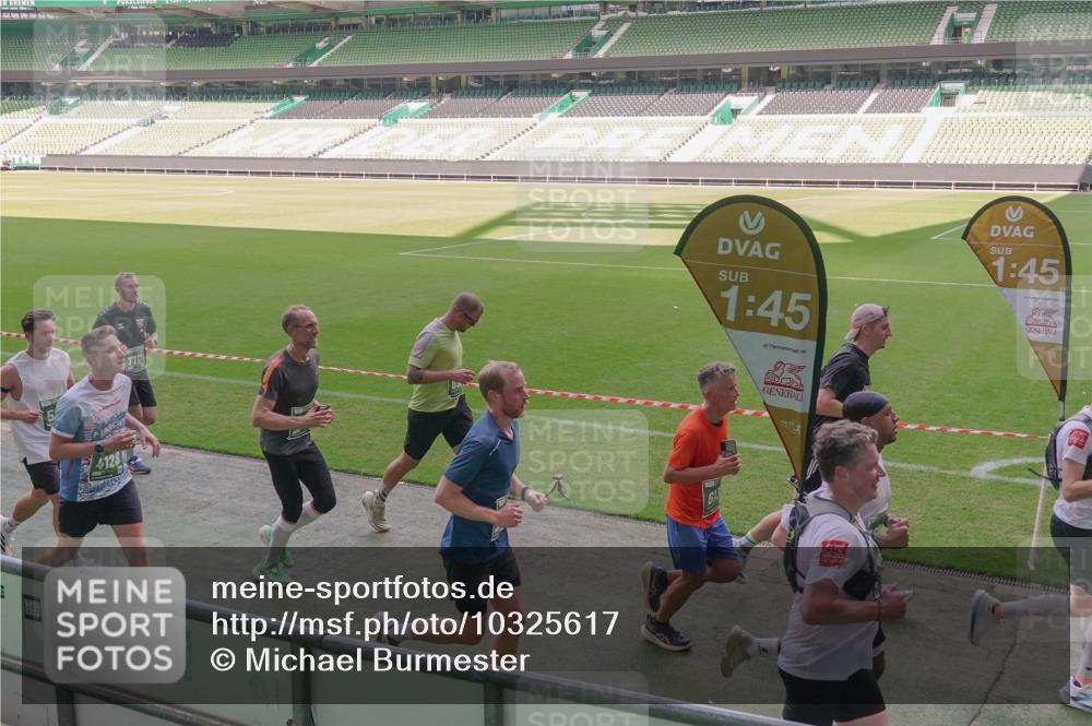 13.09.2026 - 21. swb-Marathon Bremen Michael Burmester http://msf.ph/oto/10325617 13.09.2026 12:55:06 Laufen im Stadion 161, 189, 201, 205, 385, 388, 411, 461, 472, 481, 495, 655, 666, 675, 816, 827, 854, 913, 1053, 1058, 1076, 1197, 1390, 1419, 1468, 1537, 1551, 1599, 1631, 1645, 1658, 2055, 2122, 2125, 2234, 2251, 2319, 2383, 2390, 2474, 2499, 2604, 2623, 2701, 2733, 2801, 2824, 2870, 2882, 2913, 2922, 2962, 2971, 3012, 3054, 3057, 3134, 3175, 3192, 3206, 3241, 3246, 3346, 3356, 3357, 3413, 3706, 3716, 3836, 4135, 4137, 4413, 4733, 5277, 5430, 5530, 5695, 5867, 6106 meine-sportfotos.de