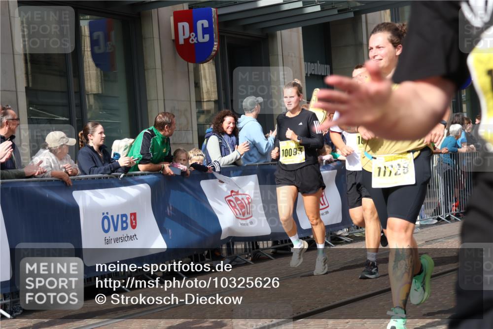 13.09.2026 - 21. swb-Marathon Bremen Strokosch-Dieckow http://msf.ph/oto/10325626 13.09.2026 11:00:48 Ziel 10093, 10428, 10639, 10753, 10892, 10964, 10965, 11049, 11116, 11247, 11260, 11306, 11359, 11428, 11540, 11681, 11682, 11728, 11751, 11813, 11816, 11850, 12085, 12116, 12241, 12245, 12283, 12390, 12391, 12428, 10263, 10272, 10275, 10306, 10367, 10368, 10369, 10857, 11055, 11126, 11162, 11180, 11247, 11343, 11475, 11556, 11687, 11708, 11769, 11797, 11804, 11819, 11838, 11959, 12006, 12018, 12397, 12430 meine-sportfotos.de