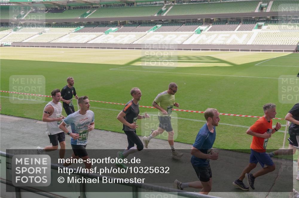 13.09.2026 - 21. swb-Marathon Bremen Michael Burmester http://msf.ph/oto/10325632 13.09.2026 12:55:06 Laufen im Stadion 161, 189, 201, 205, 385, 388, 411, 461, 472, 481, 495, 655, 666, 675, 816, 827, 854, 913, 1053, 1058, 1076, 1197, 1390, 1419, 1468, 1537, 1551, 1599, 1631, 1645, 1658, 2055, 2122, 2125, 2234, 2251, 2319, 2383, 2390, 2474, 2499, 2604, 2623, 2701, 2733, 2801, 2824, 2870, 2882, 2913, 2922, 2962, 2971, 3012, 3054, 3057, 3134, 3175, 3192, 3206, 3241, 3246, 3346, 3356, 3357, 3413, 3706, 3716, 3836, 4135, 4137, 4413, 4733, 5277, 5430, 5530, 5695, 5867, 6106 meine-sportfotos.de