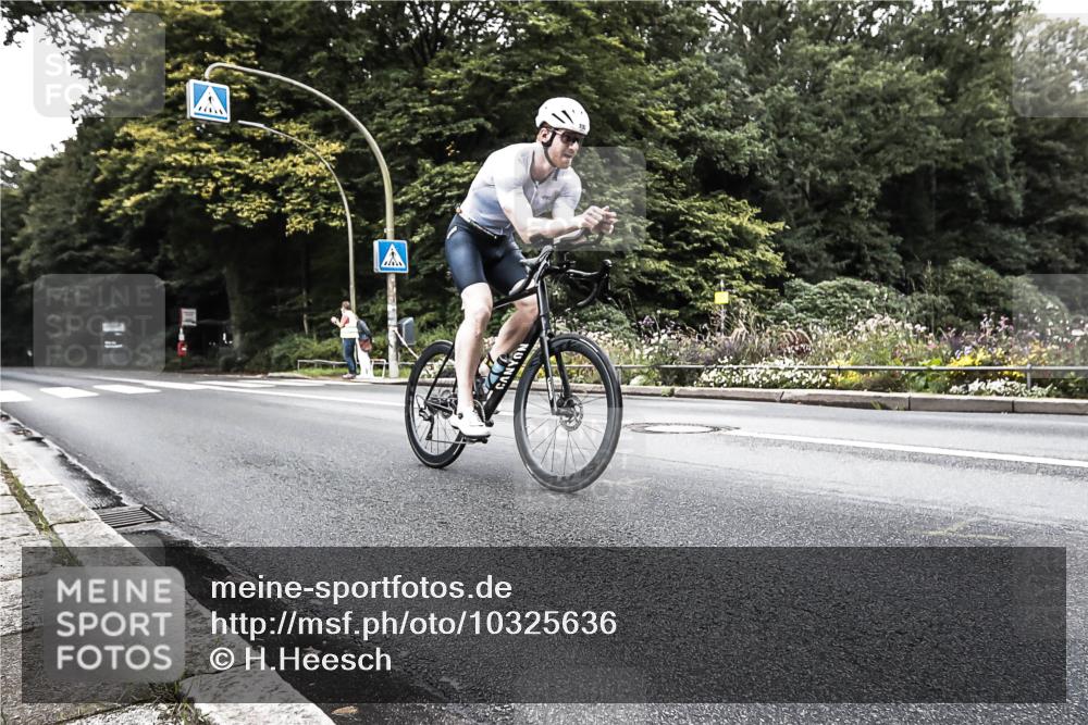 13.09.2026 - Stadtparktriathlon H.Heesch http://msf.ph/oto/10325636 13.09.2026 11:36:15 Radfahren 709, 847, 892 meine-sportfotos.de