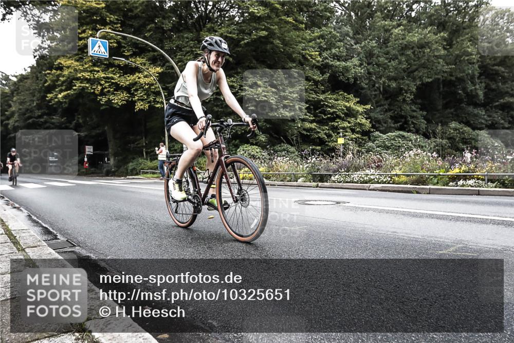 13.09.2026 - Stadtparktriathlon H.Heesch http://msf.ph/oto/10325651 13.09.2026 11:36:23 Radfahren 720, 760, 817 meine-sportfotos.de