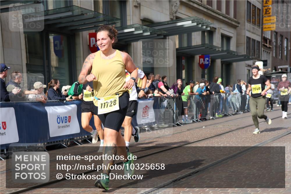 13.09.2026 - 21. swb-Marathon Bremen Strokosch-Dieckow http://msf.ph/oto/10325658 13.09.2026 11:00:48 Ziel 10093, 10428, 10639, 10753, 10892, 10964, 10965, 11049, 11116, 11247, 11260, 11306, 11359, 11428, 11540, 11681, 11682, 11728, 11751, 11813, 11816, 11850, 12085, 12116, 12241, 12245, 12283, 12390, 12391, 12428, 10263, 10272, 10275, 10306, 10367, 10368, 10369, 10857, 11055, 11126, 11162, 11180, 11247, 11343, 11475, 11556, 11687, 11708, 11769, 11797, 11804, 11819, 11838, 11959, 12006, 12018, 12397, 12430 meine-sportfotos.de