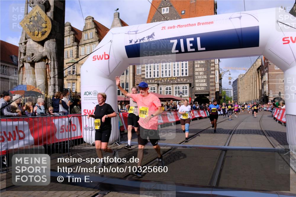 13.09.2026 - 21. swb-Marathon Bremen Tim E. http://msf.ph/oto/10325660 13.09.2026 11:00:57 Ziel 10263, 10272, 10275, 10306, 10369, 10857, 11162, 11180, 11343, 11475, 11556, 11687, 11708, 11769, 11797, 11819, 11838, 11959, 12018, 12397, 12430 meine-sportfotos.de