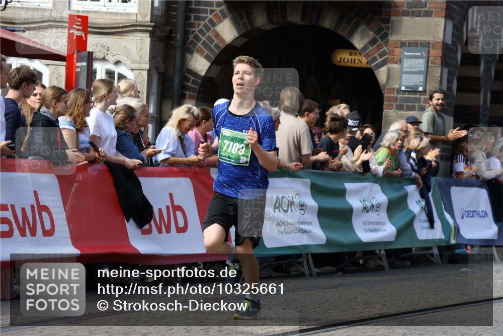 13.09.2026 - 21. swb-Marathon Bremen Strokosch-Dieckow http://msf.ph/oto/10325661 13.09.2026 13:11:29 Ziel 335, 697, 1349, 2021, 2087, 3440, 3448, 3484, 3647, 4429, 5079, 6471, 6657, 8183, 8474, 9410, 9618, 9622, 9762, 5585, 6059, 7109, 8982, 13055 meine-sportfotos.de