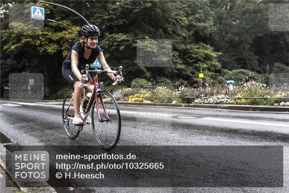 13.09.2026 - Stadtparktriathlon H.Heesch http://msf.ph/oto/10325665 13.09.2026 12:47:56 Radfahren 1109, 1192, 1208, 1297 meine-sportfotos.de
