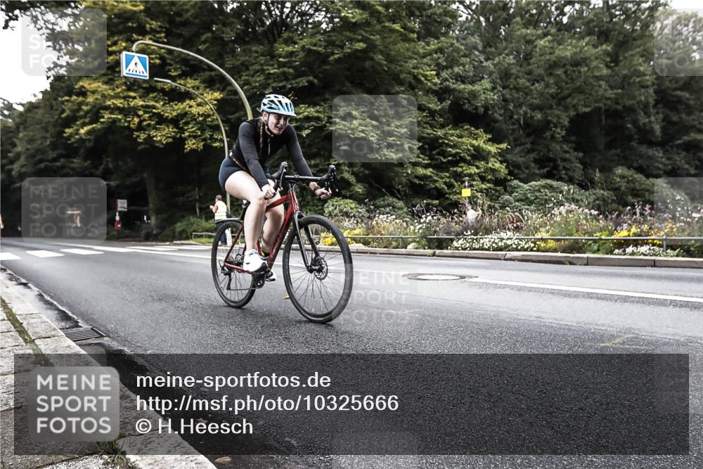 13.09.2026 - Stadtparktriathlon H.Heesch http://msf.ph/oto/10325666 13.09.2026 11:36:29 Radfahren 647, 769, 914 meine-sportfotos.de
