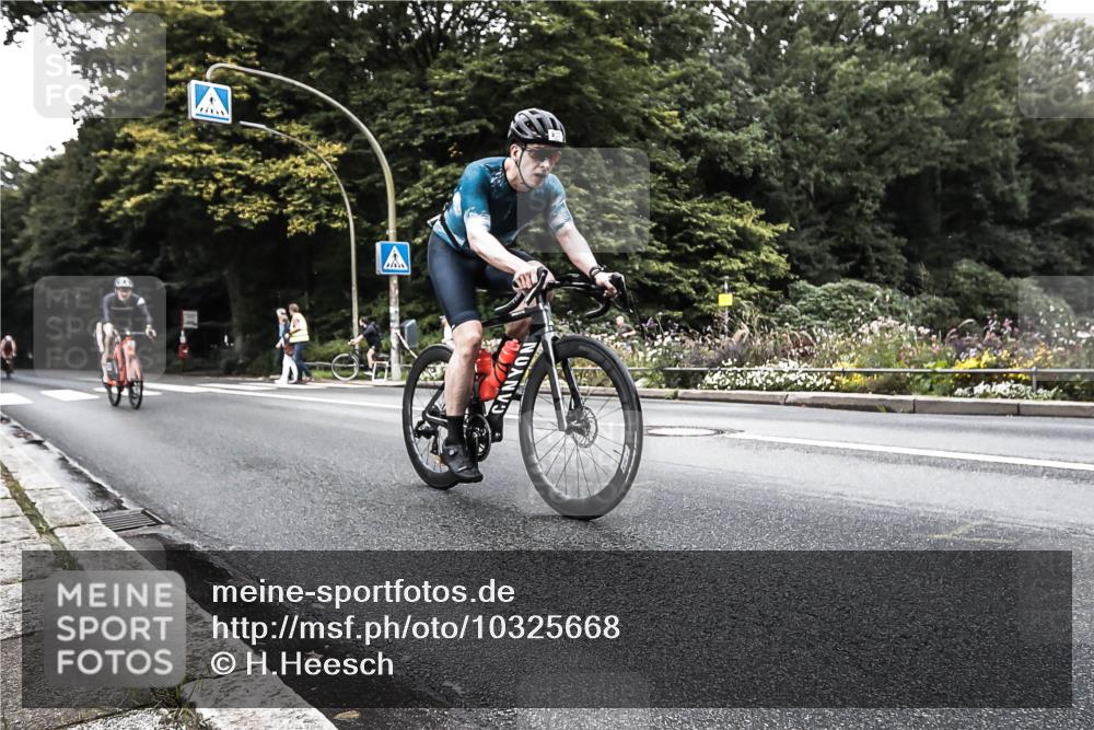 13.09.2026 - Stadtparktriathlon H.Heesch http://msf.ph/oto/10325668 13.09.2026 11:36:34 Radfahren 647, 706, 823, 937 meine-sportfotos.de
