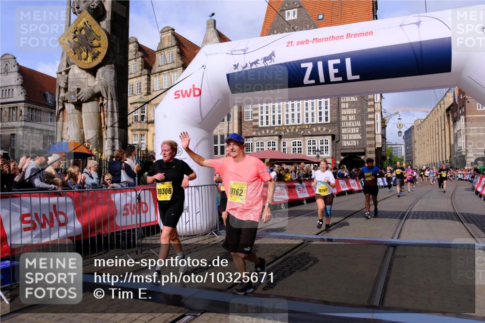 13.09.2026 - 21. swb-Marathon Bremen Tim E. http://msf.ph/oto/10325671 13.09.2026 11:00:57 Ziel 10263, 10272, 10275, 10306, 10369, 10857, 11162, 11180, 11343, 11475, 11556, 11687, 11708, 11769, 11797, 11819, 11838, 11959, 12018, 12397, 12430 meine-sportfotos.de