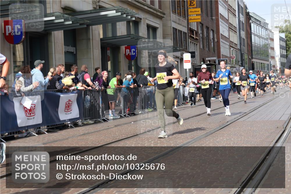 13.09.2026 - 21. swb-Marathon Bremen Strokosch-Dieckow http://msf.ph/oto/10325676 13.09.2026 11:00:49 Ziel 10093, 10428, 10639, 10753, 10892, 10964, 10965, 11049, 11116, 11260, 11306, 11359, 11428, 11540, 11681, 11682, 11728, 11751, 11813, 11816, 11850, 12085, 12116, 12241, 12245, 12283, 12390, 12391, 12428, 10263, 10272, 10275, 10306, 10367, 10368, 10369, 10857, 11055, 11162, 11180, 11247, 11343, 11475, 11556, 11687, 11708, 11769, 11797, 11804, 11819, 11838, 11959, 12006, 12018, 12397, 12430 meine-sportfotos.de