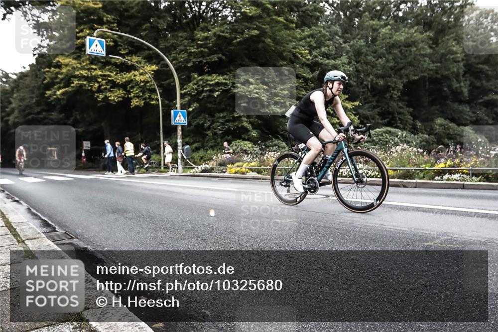 13.09.2026 - Stadtparktriathlon H.Heesch http://msf.ph/oto/10325680 13.09.2026 11:36:36 Radfahren 706, 731, 823, 886, 937 meine-sportfotos.de