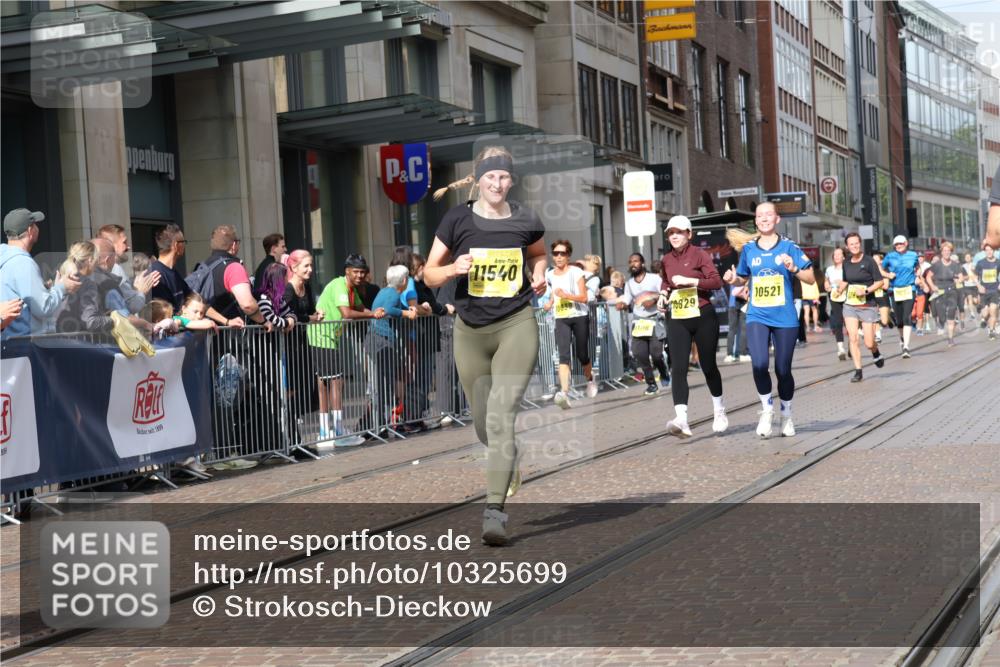 13.09.2026 - 21. swb-Marathon Bremen Strokosch-Dieckow http://msf.ph/oto/10325699 13.09.2026 11:00:49 Ziel 10093, 10428, 10639, 10753, 10892, 10964, 10965, 11049, 11116, 11260, 11306, 11359, 11428, 11540, 11681, 11682, 11728, 11751, 11813, 11816, 11850, 12085, 12116, 12241, 12245, 12283, 12390, 12391, 12428, 10263, 10272, 10275, 10306, 10367, 10368, 10369, 10857, 11055, 11162, 11180, 11247, 11343, 11475, 11556, 11687, 11708, 11769, 11797, 11804, 11819, 11838, 11959, 12006, 12018, 12397, 12430 meine-sportfotos.de