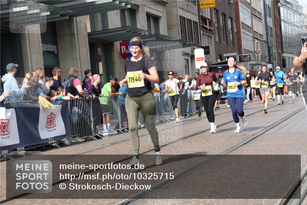 13.09.2026 - 21. swb-Marathon Bremen Strokosch-Dieckow http://msf.ph/oto/10325715 13.09.2026 11:00:50 Ziel 10093, 10428, 10639, 10753, 10892, 10964, 10965, 11049, 11116, 11260, 11306, 11359, 11428, 11540, 11681, 11682, 11728, 11751, 11813, 11816, 11850, 12085, 12116, 12241, 12245, 12283, 12390, 12391, 12428, 10263, 10272, 10275, 10306, 10367, 10368, 10369, 10857, 11055, 11162, 11180, 11247, 11343, 11359, 11475, 11556, 11687, 11708, 11769, 11797, 11804, 11819, 11838, 11959, 12006, 12018, 12397, 12430 meine-sportfotos.de