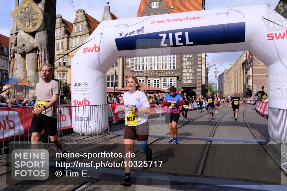 13.09.2026 - 21. swb-Marathon Bremen Tim E. http://msf.ph/oto/10325717 13.09.2026 11:00:58 Ziel 10263, 10272, 10275, 10306, 10369, 10857, 11162, 11180, 11343, 11475, 11556, 11687, 11708, 11769, 11797, 11819, 11838, 11959, 12006, 12018, 12397, 12430 meine-sportfotos.de