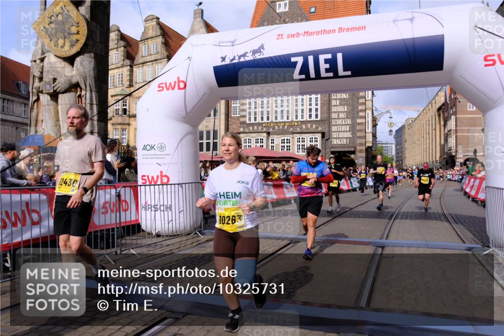 13.09.2026 - 21. swb-Marathon Bremen Tim E. http://msf.ph/oto/10325731 13.09.2026 11:00:59 Ziel 10263, 10272, 10275, 10306, 10369, 10857, 11055, 11162, 11180, 11343, 11475, 11556, 11687, 11708, 11769, 11797, 11804, 11819, 11838, 11959, 12006, 12397, 12430 meine-sportfotos.de