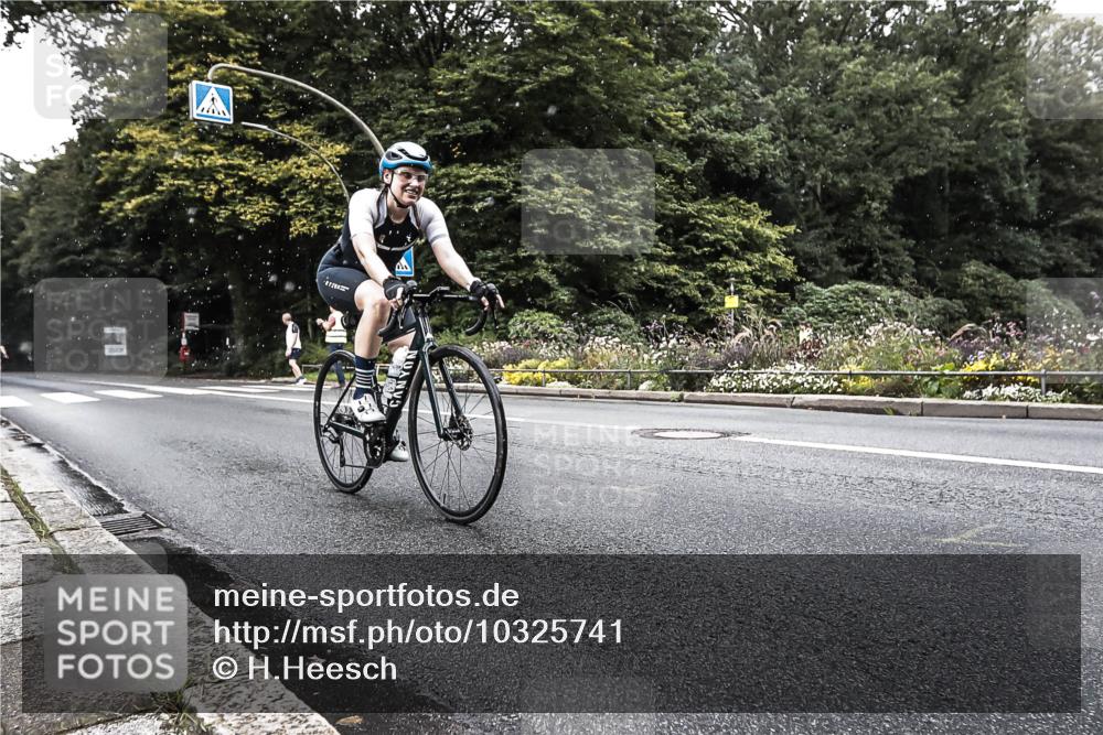 13.09.2026 - Stadtparktriathlon H.Heesch http://msf.ph/oto/10325741 13.09.2026 11:37:03 Radfahren 733, 799 meine-sportfotos.de