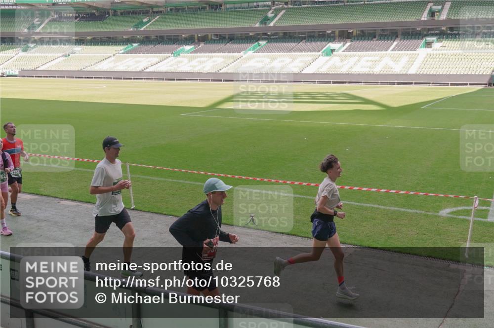 13.09.2026 - 21. swb-Marathon Bremen Michael Burmester http://msf.ph/oto/10325768 13.09.2026 12:55:13 Laufen im Stadion 161, 189, 201, 205, 385, 388, 411, 461, 465, 472, 481, 495, 655, 666, 816, 827, 854, 913, 1053, 1058, 1076, 1197, 1390, 1419, 1468, 1537, 1551, 1599, 1631, 1645, 1658, 1750, 2055, 2122, 2125, 2234, 2251, 2260, 2319, 2383, 2390, 2474, 2499, 2604, 2623, 2701, 2733, 2801, 2824, 2870, 2882, 2913, 2922, 2962, 2971, 3012, 3054, 3057, 3134, 3175, 3192, 3206, 3241, 3246, 3346, 3356, 3357, 3413, 3508, 3706, 3716, 3836, 4135, 4137, 4413, 4479, 4733, 5277, 5430, 5530, 5695, 5867, 6106 meine-sportfotos.de