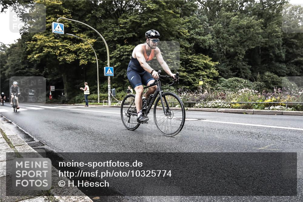 13.09.2026 - Stadtparktriathlon H.Heesch http://msf.ph/oto/10325774 13.09.2026 11:37:20 Radfahren 761, 864, 906, 911, 926 meine-sportfotos.de