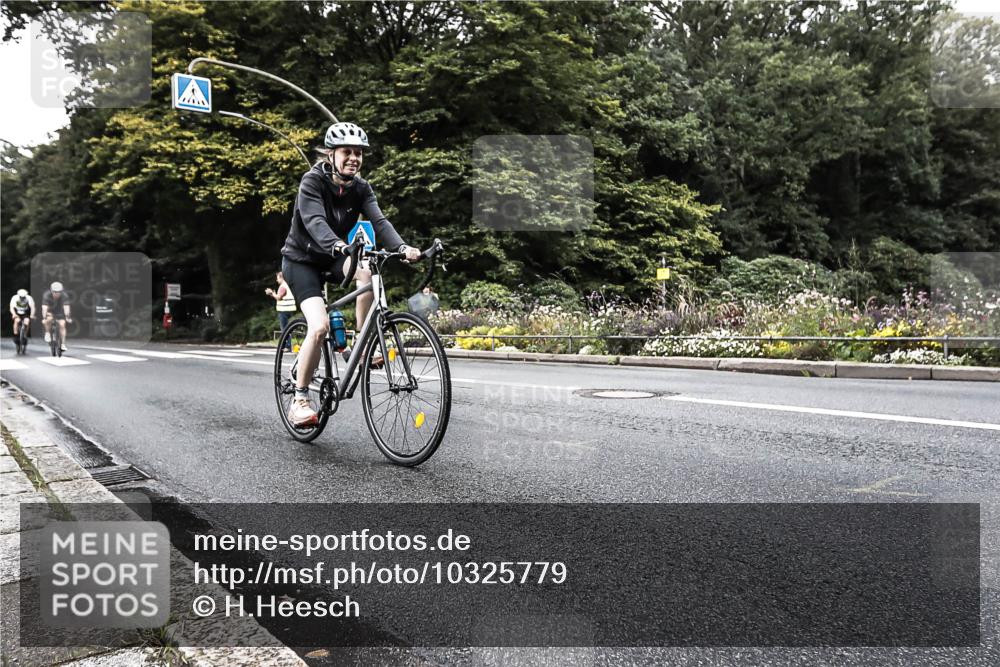 13.09.2026 - Stadtparktriathlon H.Heesch http://msf.ph/oto/10325779 13.09.2026 11:37:21 Radfahren 761, 864, 906, 911, 926 meine-sportfotos.de