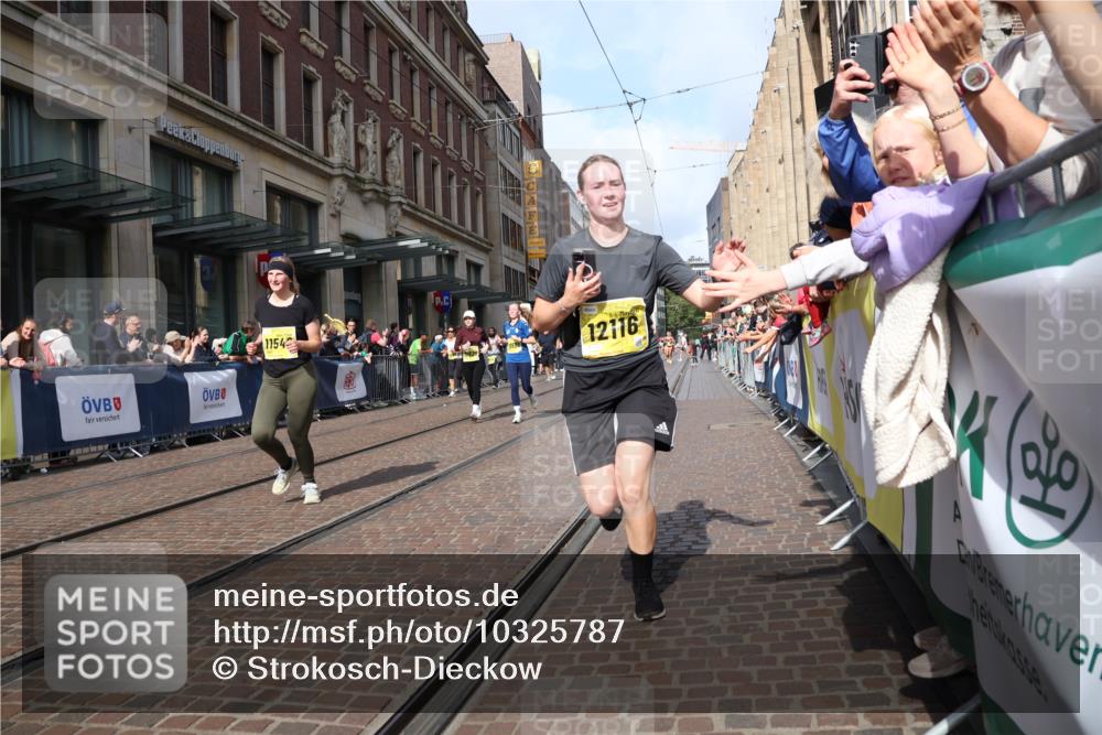 13.09.2026 - 21. swb-Marathon Bremen Strokosch-Dieckow http://msf.ph/oto/10325787 13.09.2026 11:00:51 Ziel 10093, 10428, 10639, 10753, 10892, 10964, 10965, 11049, 11116, 11260, 11306, 11428, 11540, 11681, 11682, 11728, 11751, 11813, 11816, 11850, 12085, 12116, 12241, 12245, 12283, 12390, 12391, 12428, 10263, 10272, 10275, 10306, 10367, 10368, 10369, 10857, 11055, 11162, 11180, 11247, 11343, 11359, 11475, 11556, 11687, 11708, 11769, 11797, 11804, 11819, 11838, 11959, 12006, 12397, 12428, 12430 meine-sportfotos.de