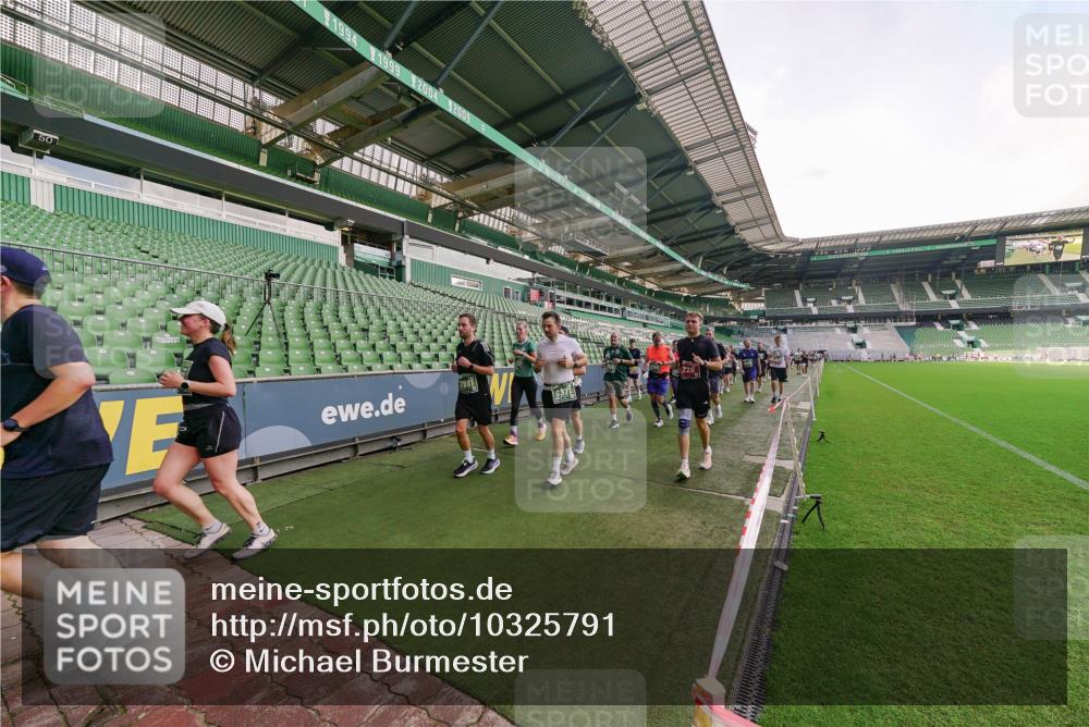 13.09.2026 - 21. swb-Marathon Bremen Michael Burmester http://msf.ph/oto/10325791 13.09.2026 13:29:30 Laufen im Stadion 171, 220, 297, 405, 422, 476, 685, 729, 754, 767, 986, 1079, 1217, 1220, 1242, 1270, 1298, 1325, 1384, 1615, 1633, 1634, 1741, 1777, 1810, 1811, 1886, 1983, 2238, 2263, 2326, 2365, 2436, 2449, 2472, 2546, 2574, 2593, 2615, 2738, 2740, 2743, 2830, 2862, 2868, 2924, 2991, 3020, 3053, 3061, 3129, 3154, 3227, 3238, 3274, 3286, 3321, 3361, 3563, 3589, 3594, 3595, 3605, 3678, 3694, 3755, 3758, 3798, 3826, 3853, 3898, 3929, 3953, 3965, 3971, 3987, 4011, 4056, 4108, 4238 meine-sportfotos.de