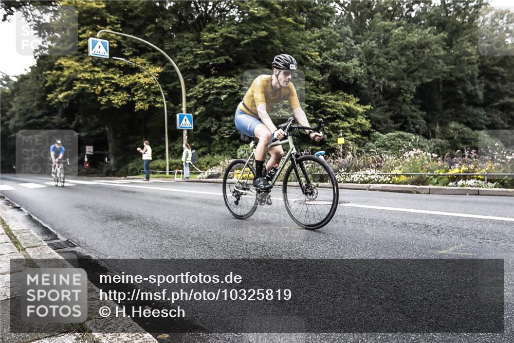 13.09.2026 - Stadtparktriathlon H.Heesch http://msf.ph/oto/10325819 13.09.2026 11:37:35 Radfahren 829, 833, 923 meine-sportfotos.de