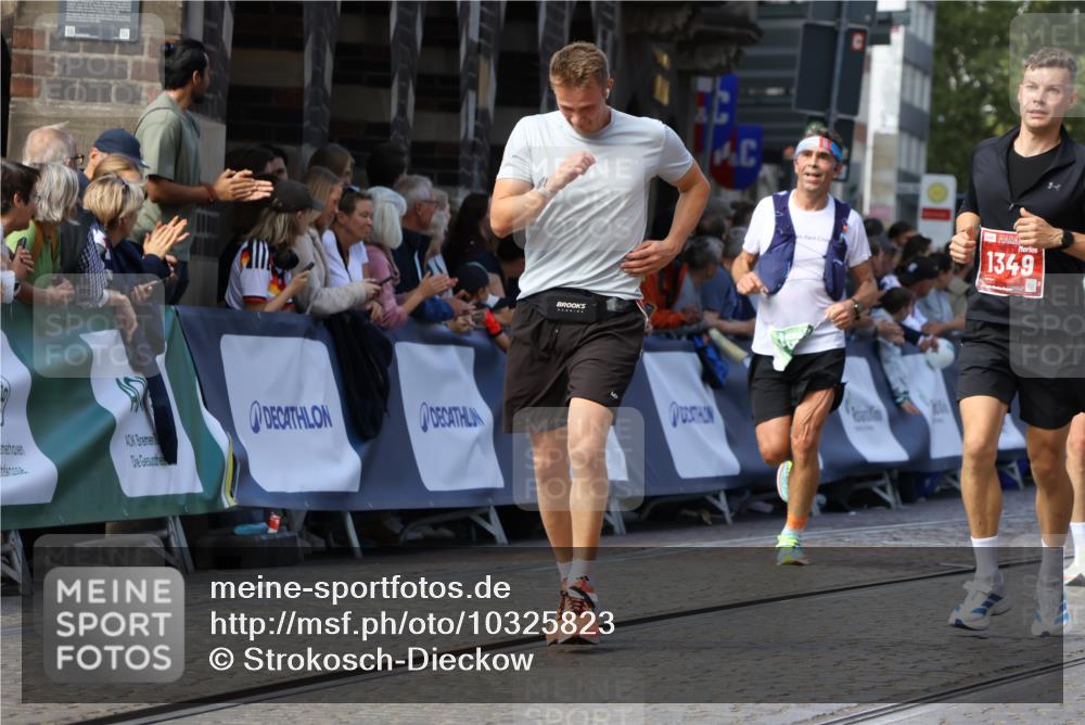 13.09.2026 - 21. swb-Marathon Bremen Strokosch-Dieckow http://msf.ph/oto/10325823 13.09.2026 13:11:38 Ziel 1349, 2087, 3440, 3448, 3484, 3899, 4429, 6274, 8474, 9291, 9618, 9762, 826, 4368, 4651, 5521, 5585, 6059, 6668, 8996, 9398, 13055 meine-sportfotos.de