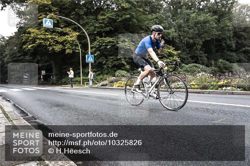 13.09.2026 - Stadtparktriathlon H.Heesch http://msf.ph/oto/10325826 13.09.2026 11:37:36 Radfahren 829, 833 meine-sportfotos.de
