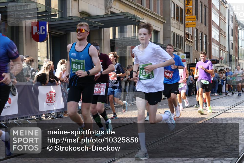 13.09.2026 - 21. swb-Marathon Bremen Strokosch-Dieckow http://msf.ph/oto/10325858 13.09.2026 13:20:03 Ziel 201, 232, 334, 655, 1058, 1197, 1537, 1646, 1750, 1931, 2122, 2493, 2577, 2885, 2903, 2953, 3685, 3690, 3813, 4351, 4358, 5137, 5450, 5493, 5583, 6495, 6496, 6901, 7018, 7341, 7664, 8178, 9047, 9518, 9721, 9756, 13222, 161, 205, 411, 431, 461, 495, 511, 1053, 1058, 1252, 1281, 1390, 1537, 1551, 1642, 1972, 2343, 2807, 2870, 2903, 2906, 3240, 3319, 3411, 3690, 3966, 4101, 4287, 4479, 4480, 5340, 5389, 5813, 5837, 6663, 7404, 7488, 7531, 7655, 8263, 9082, 9359, 9984, 13192 meine-sportfotos.de