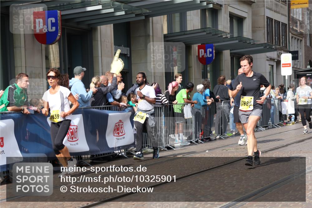13.09.2026 - 21. swb-Marathon Bremen Strokosch-Dieckow http://msf.ph/oto/10325901 13.09.2026 11:00:54 Ziel 10428, 10639, 10678, 10892, 10964, 10965, 11049, 11116, 11260, 11306, 11428, 11681, 11682, 11751, 11796, 11813, 11816, 11850, 12062, 12085, 12241, 12245, 12283, 12390, 12391, 10093, 10263, 10272, 10275, 10306, 10367, 10368, 10753, 10857, 11055, 11162, 11180, 11247, 11343, 11359, 11475, 11540, 11556, 11687, 11708, 11728, 11797, 11804, 11819, 11838, 11959, 12006, 12116, 12397, 12428, 12430 meine-sportfotos.de