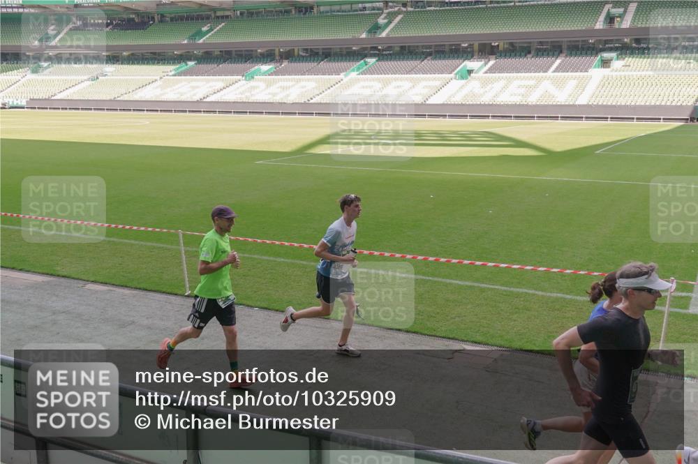 13.09.2026 - 21. swb-Marathon Bremen Michael Burmester http://msf.ph/oto/10325909 13.09.2026 12:55:20 Laufen im Stadion 161, 189, 201, 205, 307, 385, 388, 411, 461, 465, 481, 495, 655, 666, 816, 827, 854, 913, 1053, 1058, 1076, 1197, 1390, 1419, 1537, 1551, 1599, 1631, 1645, 1658, 1750, 2122, 2125, 2234, 2251, 2260, 2319, 2383, 2390, 2474, 2499, 2604, 2701, 2733, 2801, 2824, 2870, 2882, 2913, 2922, 2962, 2971, 3012, 3054, 3057, 3134, 3175, 3192, 3206, 3241, 3246, 3346, 3356, 3357, 3411, 3508, 3706, 3716, 3836, 4135, 4137, 4171, 4413, 4479, 4733, 5277, 5430, 5530, 5695, 5867, 6106 meine-sportfotos.de
