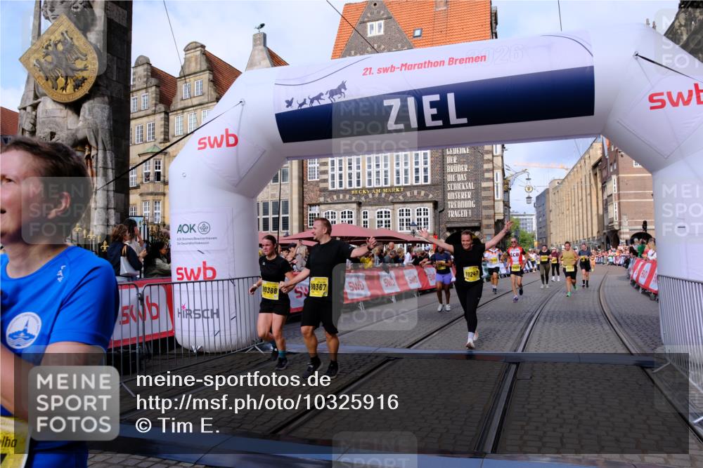 13.09.2026 - 21. swb-Marathon Bremen Tim E. http://msf.ph/oto/10325916 13.09.2026 11:01:09 Ziel 10093, 10263, 10367, 10368, 10428, 10753, 10857, 11055, 11247, 11343, 11359, 11475, 11540, 11556, 11728, 11797, 11804, 11819, 11959, 12006, 12116, 12397, 12428 meine-sportfotos.de