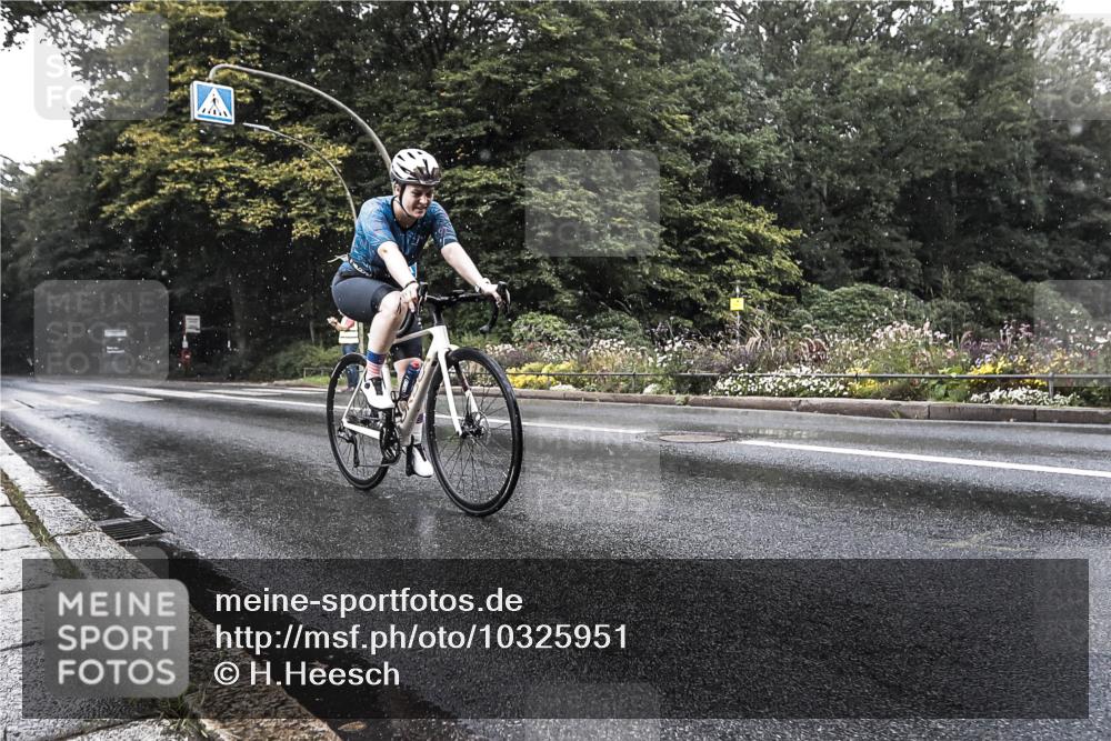 13.09.2026 - Stadtparktriathlon H.Heesch http://msf.ph/oto/10325951 13.09.2026 11:38:56 Radfahren 740, 826, 835, 893, 905 meine-sportfotos.de