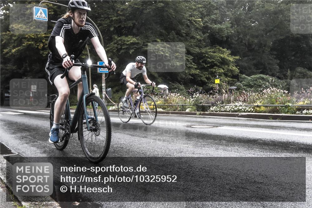 13.09.2026 - Stadtparktriathlon H.Heesch http://msf.ph/oto/10325952 13.09.2026 12:50:18 Radfahren 1080, 1106, 1249, 1264, 1301, 1306 meine-sportfotos.de