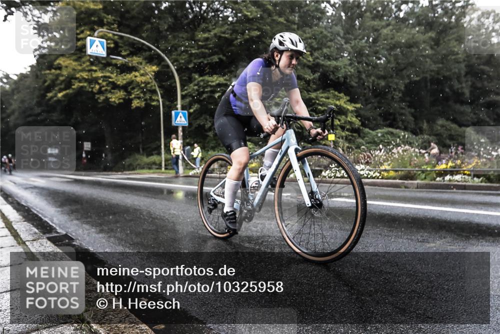 13.09.2026 - Stadtparktriathlon H.Heesch http://msf.ph/oto/10325958 13.09.2026 11:39:17 Radfahren 741, 800 meine-sportfotos.de