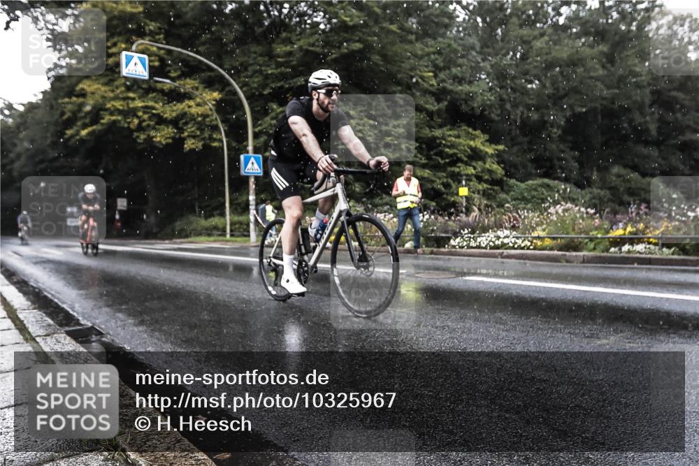 13.09.2026 - Stadtparktriathlon H.Heesch http://msf.ph/oto/10325967 13.09.2026 11:39:23 Radfahren 653, 800, 859, 865, 870 meine-sportfotos.de
