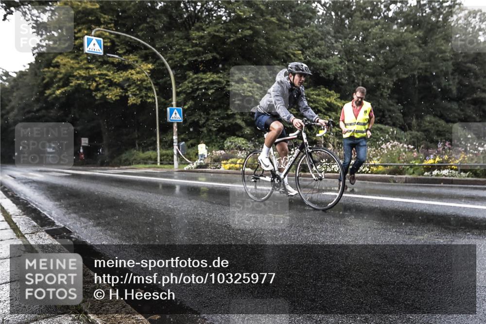 13.09.2026 - Stadtparktriathlon H.Heesch http://msf.ph/oto/10325977 13.09.2026 11:39:26 Radfahren 653, 859, 865 meine-sportfotos.de
