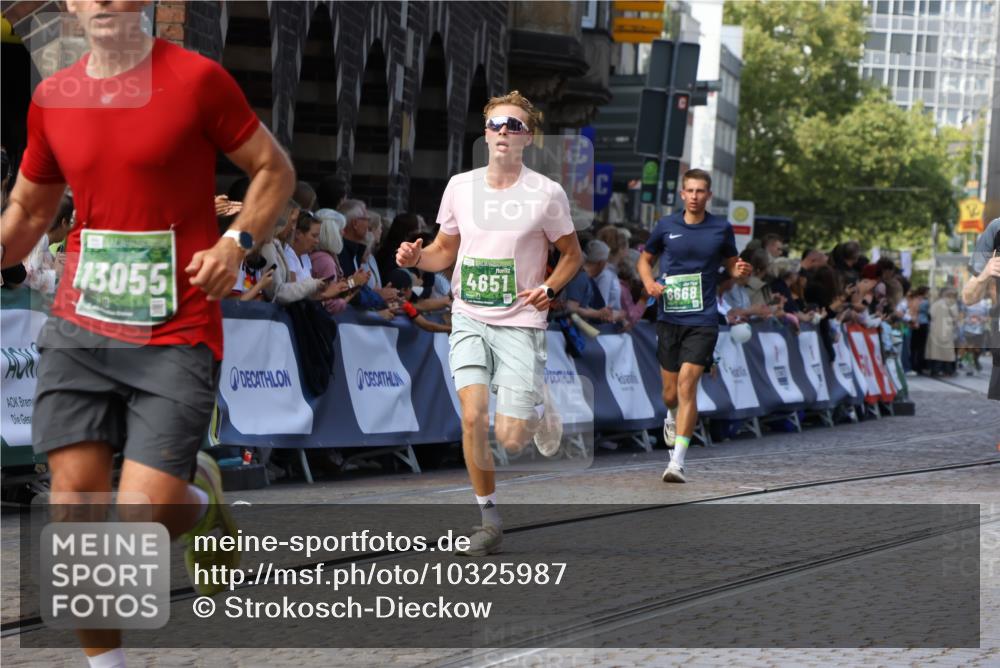 13.09.2026 - 21. swb-Marathon Bremen Strokosch-Dieckow http://msf.ph/oto/10325987 13.09.2026 13:11:44 Ziel 382, 1349, 2087, 3899, 6274, 7109, 8474, 8982, 9291, 9618, 826, 863, 2444, 4368, 4651, 4698, 5521, 5893, 6668, 8996, 9398 meine-sportfotos.de