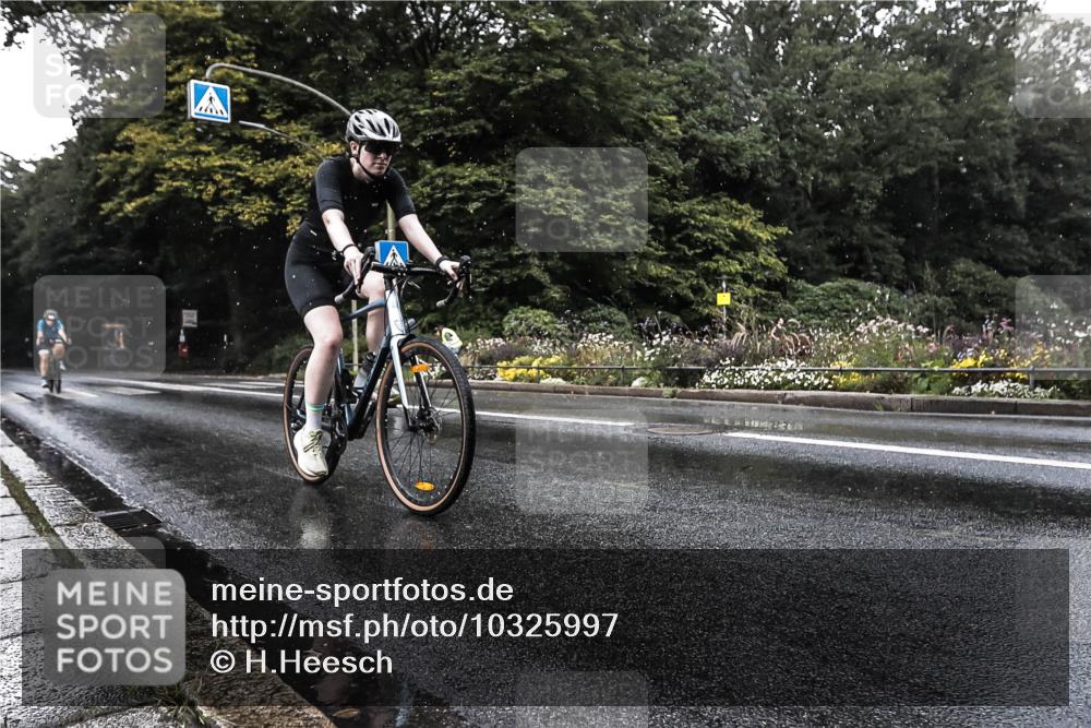 13.09.2026 - Stadtparktriathlon H.Heesch http://msf.ph/oto/10325997 13.09.2026 11:39:34 Radfahren 737, 757, 825, 917 meine-sportfotos.de