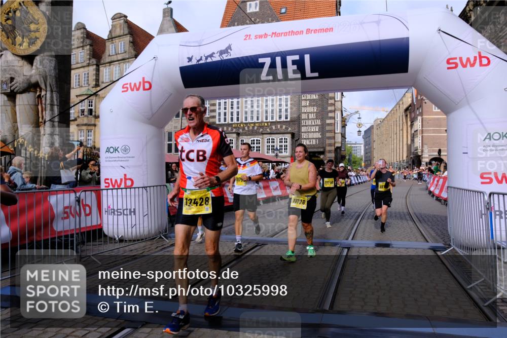 13.09.2026 - 21. swb-Marathon Bremen Tim E. http://msf.ph/oto/10325998 13.09.2026 11:01:13 Ziel 10093, 10367, 10368, 10428, 10639, 10753, 10857, 11055, 11247, 11359, 11540, 11728, 11797, 11804, 11819, 11850, 11959, 12006, 12085, 12116, 12397, 12428 meine-sportfotos.de