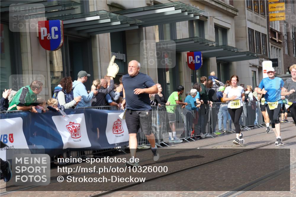13.09.2026 - 21. swb-Marathon Bremen Strokosch-Dieckow http://msf.ph/oto/10326000 13.09.2026 11:00:56 Ziel 10428, 10639, 10647, 10648, 10678, 10892, 10964, 10965, 11049, 11116, 11260, 11306, 11428, 11459, 11681, 11682, 11751, 11796, 11813, 11816, 11850, 11969, 11970, 12062, 12085, 12241, 12245, 12283, 12390, 12391, 10093, 10263, 10272, 10275, 10306, 10367, 10368, 10428, 10753, 10857, 11055, 11162, 11180, 11247, 11343, 11359, 11475, 11540, 11556, 11687, 11708, 11728, 11797, 11804, 11819, 11838, 11959, 12006, 12116, 12397, 12428, 12430 meine-sportfotos.de